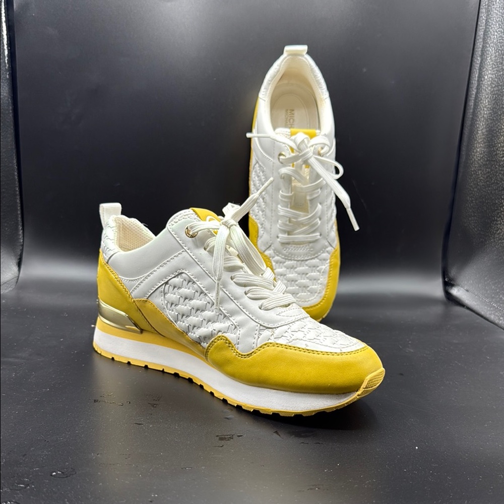 MICHAEL Michael Kors Yellow and White Sneakers Sporty Casual Design
